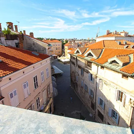 Old Town 2337 Pola